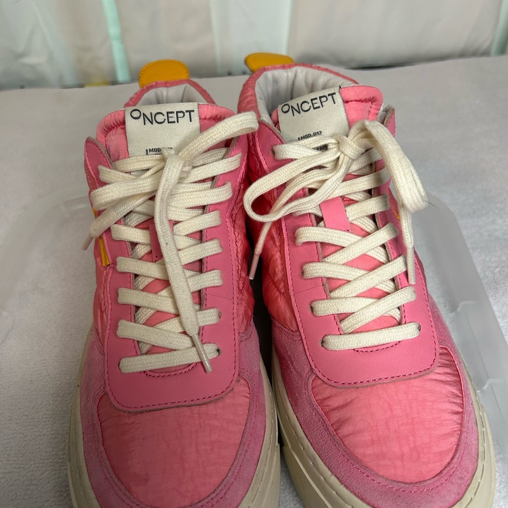 ONCEPT Vibrant Pink Sneakers with Cream Accents